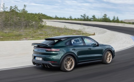 2022 Porsche Cayenne Turbo GT (Color: Porsche Racing Green Metallic) Rear Three-Quarter Wallpapers 450x275 (86)
