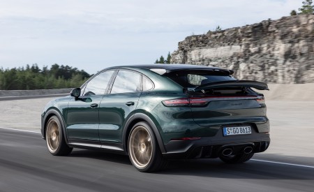 2022 Porsche Cayenne Turbo GT (Color: Porsche Racing Green Metallic) Rear Three-Quarter Wallpapers 450x275 (92)