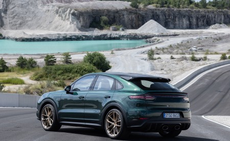 2022 Porsche Cayenne Turbo GT (Color: Porsche Racing Green Metallic) Rear Three-Quarter Wallpapers 450x275 (97)