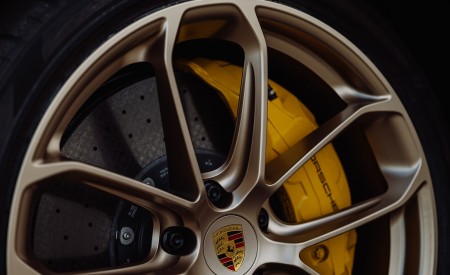 2022 Porsche Cayenne Turbo GT (Color: White) Brakes Wallpapers 450x275 (69)