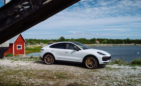 2022 Porsche Cayenne Turbo GT (Color: White) Front Three-Quarter Wallpapers 450x275 (58)