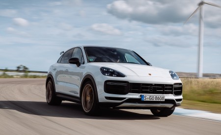 2022 Porsche Cayenne Turbo GT (Color: White) Front Three-Quarter Wallpapers 450x275 (45)
