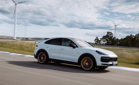 2022 Porsche Cayenne Turbo GT (Color: White) Front Three-Quarter Wallpapers 450x275 (46)