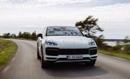 2022 Porsche Cayenne Turbo GT (Color: White) Front Wallpapers 450x275 (41)