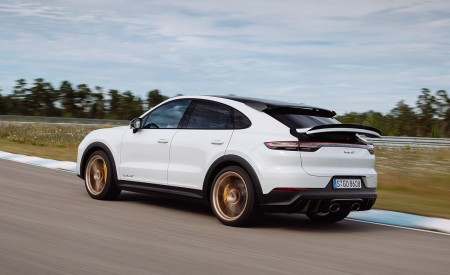 2022 Porsche Cayenne Turbo GT (Color: White) Rear Three-Quarter Wallpapers  450x275 (42)