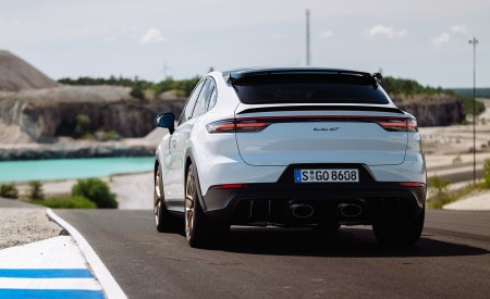 2022 Porsche Cayenne Turbo GT (Color: White) Rear Wallpapers 450x275 (57)