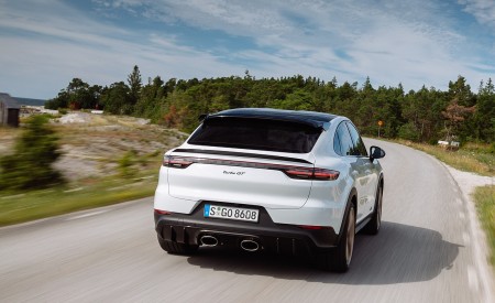 2022 Porsche Cayenne Turbo GT (Color: White) Rear Wallpapers 450x275 (49)