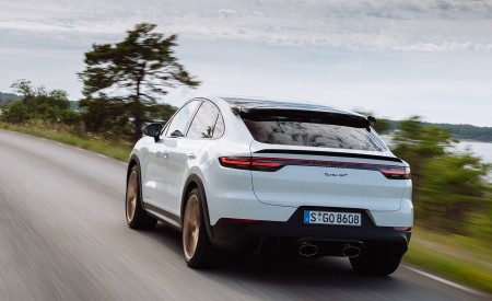 2022 Porsche Cayenne Turbo GT (Color: White) Rear Wallpapers 450x275 (44)