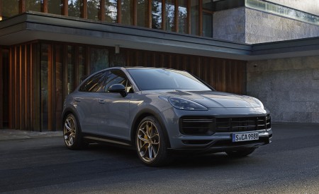2022 Porsche Cayenne Turbo GT Front Three-Quarter Wallpapers 450x275 (216)