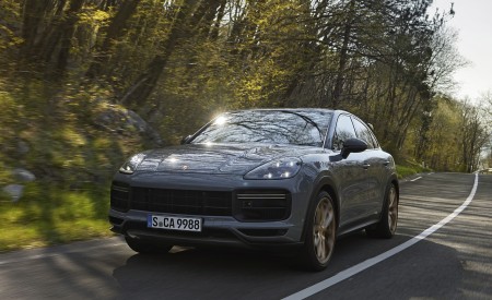 2022 Porsche Cayenne Turbo GT Front Three-Quarter Wallpapers 450x275 (210)