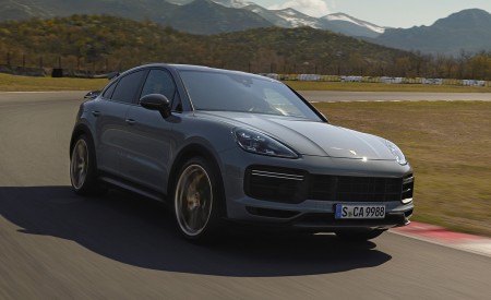 2022 Porsche Cayenne Turbo GT Front Three-Quarter Wallpapers 450x275 (205)
