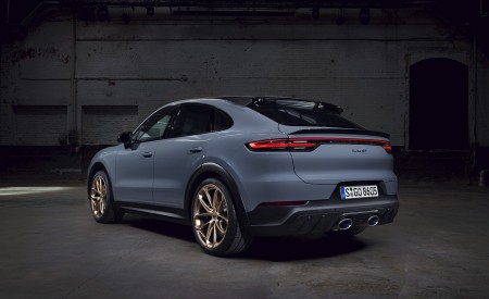 2022 Porsche Cayenne Turbo GT Rear Three-Quarter Wallpapers 450x275 (220)