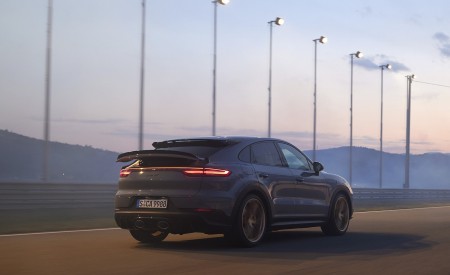 2022 Porsche Cayenne Turbo GT Rear Three-Quarter Wallpapers 450x275 (202)