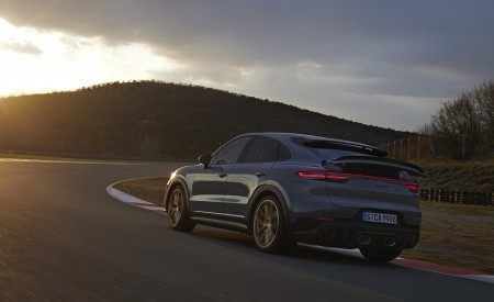 2022 Porsche Cayenne Turbo GT Rear Three-Quarter Wallpapers 450x275 (203)
