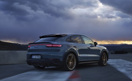 2022 Porsche Cayenne Turbo GT Rear Three-Quarter Wallpapers 450x275 (214)