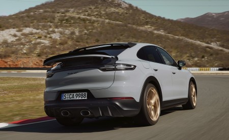 2022 Porsche Cayenne Turbo GT Rear Three-Quarter Wallpapers 450x275 (207)