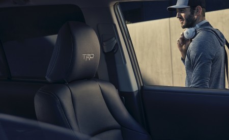 2022 Toyota 4Runner TRD Sport Interior Detail Wallpapers 450x275 (7)