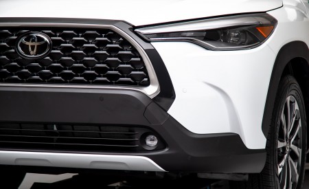 2022 Toyota Corolla Cross (Color: Wind Chill Pearl) Detail Wallpapers 450x275 (7)