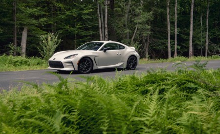 2022 Toyota GR 86 (Color: Halo White) Front Three-Quarter Wallpapers 450x275 (54)