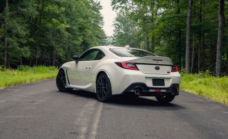 2022 Toyota GR 86 (Color: Halo White) Rear Three-Quarter Wallpapers 450x275 (55)