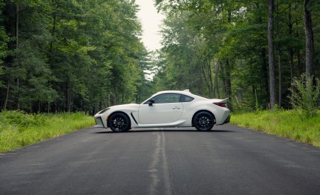 2022 Toyota GR 86 (Color: Halo White) Side Wallpapers 450x275 (57)