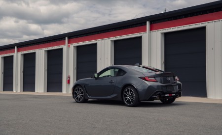 2022 Toyota GR 86 (Color: Raven Black) Rear Three-Quarter Wallpapers 450x275 (169)