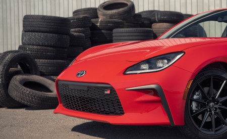 2022 Toyota GR 86 (Color: Track Red) Front Bumper Wallpapers 450x275 (23)