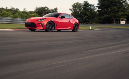 2022 Toyota GR 86 (Color: Track Red) Front Three-Quarter Wallpapers 450x275 (8)
