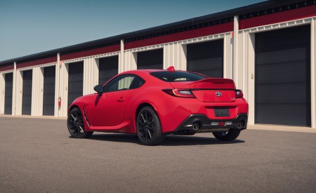 2022 Toyota GR 86 (Color: Track Red) Rear Three-Quarter Wallpapers 450x275 (19)