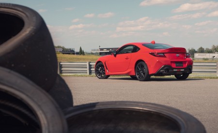 2022 Toyota GR 86 (Color: Track Red) Rear Three-Quarter Wallpapers 450x275 (20)