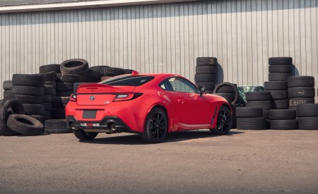2022 Toyota GR 86 (Color: Track Red) Rear Three-Quarter Wallpapers 450x275 (16)