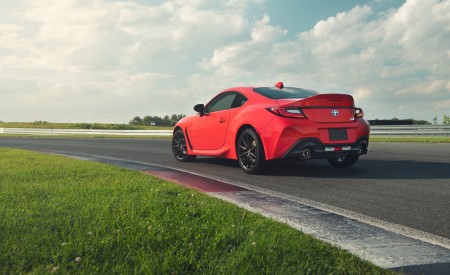 2022 Toyota GR 86 (Color: Track Red) Rear Three-Quarter Wallpapers 450x275 (5)
