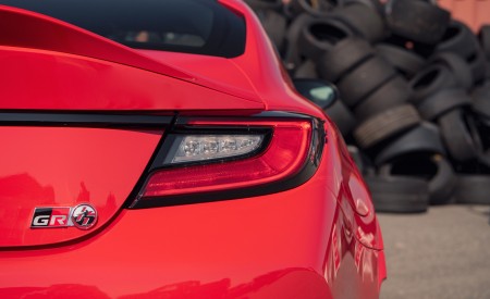 2022 Toyota GR 86 (Color: Track Red) Tail Light Wallpapers 450x275 (32)