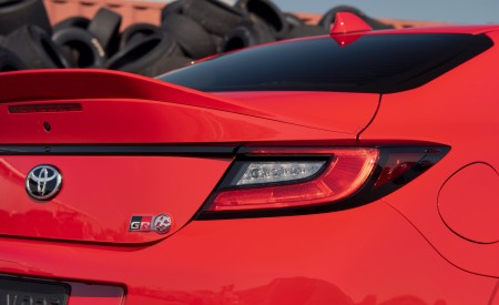2022 Toyota GR 86 (Color: Track Red) Tail Light Wallpapers 450x275 (33)