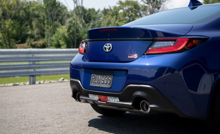 2022 Toyota GR 86 (Color: Trueno Blue) Exhaust Wallpapers 450x275 (135)