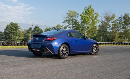 2022 Toyota GR 86 (Color: Trueno Blue) Rear Three-Quarter Wallpapers 450x275 (116)