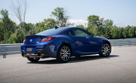 2022 Toyota GR 86 (Color: Trueno Blue) Rear Three-Quarter Wallpapers 450x275 (117)