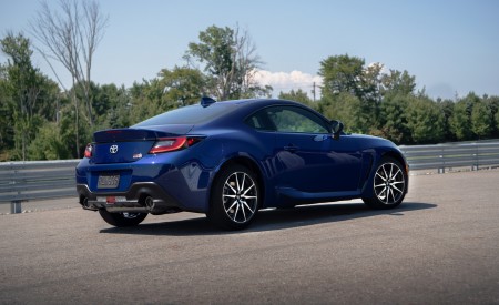 2022 Toyota GR 86 (Color: Trueno Blue) Rear Three-Quarter Wallpapers 450x275 (118)