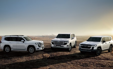 2022 Toyota Land Cruiser 300 Series Front Three-Quarter Wallpapers 450x275 (3)