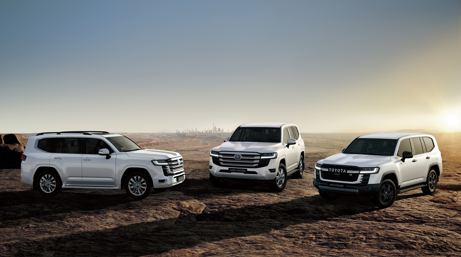2022 Toyota Land Cruiser 300 Series Front Three-Quarter Wallpapers (3)