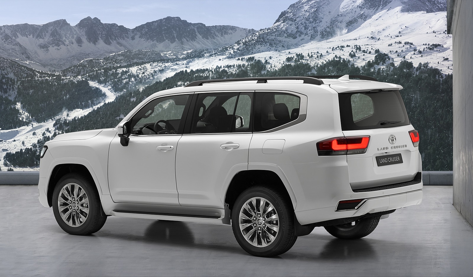 2022 Toyota Land Cruiser 300 Series Rear Three-Quarter Wallpapers (8)