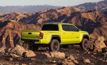 2022 Toyota Tacoma TRD Pro Rear Three-Quarter Wallpapers 450x275 (2)