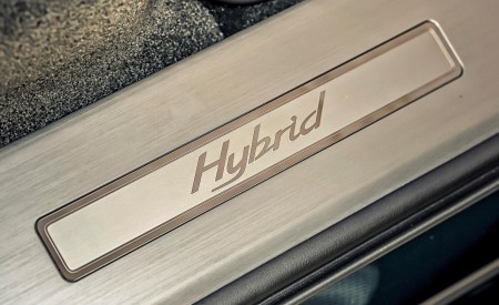 2021 Bentley Bentayga Plug-In Hybrid (Color: Viridian) Door Sill Wallpapers 450x275 (41)