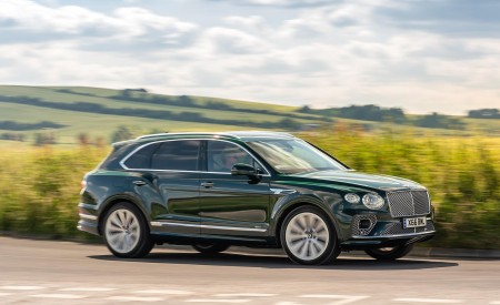 2021 Bentley Bentayga Plug-In Hybrid (Color: Viridian) Front Three-Quarter Wallpapers 450x275 (36)
