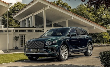 2021 Bentley Bentayga Plug-In Hybrid (Color: Viridian) Front Three-Quarter Wallpapers 450x275 (37)