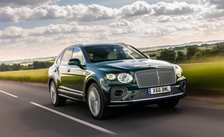 2021 Bentley Bentayga Plug-In Hybrid (Color: Viridian) Front Three-Quarter Wallpapers 450x275 (31)