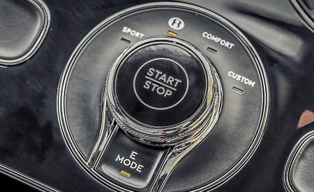 2021 Bentley Bentayga Plug-In Hybrid (Color: Viridian) Interior Detail Wallpapers 450x275 (47)