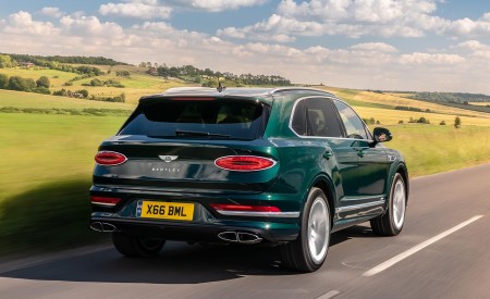 2021 Bentley Bentayga Plug-In Hybrid (Color: Viridian) Rear Three-Quarter Wallpapers 450x275 (32)