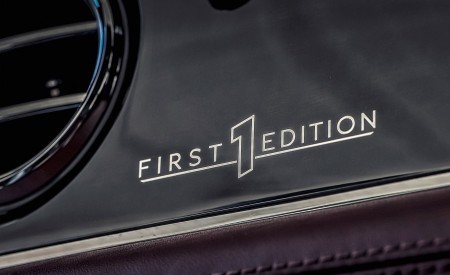 2021 Bentley Bentayga Plug-In Hybrid First Edition (Color: Ghost White) Interior Detail Wallpapers 450x275 (28)