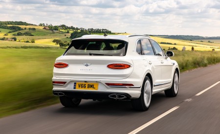 2021 Bentley Bentayga Plug-In Hybrid First Edition (Color: Ghost White) Rear Wallpapers 450x275 (20)